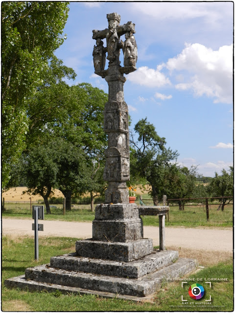 FRENELLE-LA-GRANDE (88) - Croix-calvaire des 7 Sacrements (1585)