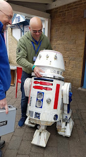 R5-D4; Dome: Astromech Droid