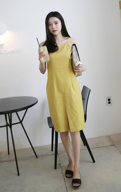  Sleeveless Vent Front Dress