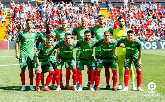 DEPORTIVO ALAVÉS - Temporada 2018-19 - Calleri, Wakaso, Guidetti, Laguardia, Maripán y Pacheco; Ibai Gómez, Jony, Rubén Duarte, Darko Brasanac y Ximo Navarro. RAYO VALLECANO DE MADRID 1 (Raúl De Tomás) DEPORTIVO ALAVÉS 5 (Ximo Navarro, Ibai Gómez 2, Calleri, Burgui). 22/09/2018. Campeonato de Liga de 1ª División, jornada 5. Madrid, estadio de Vallecas.