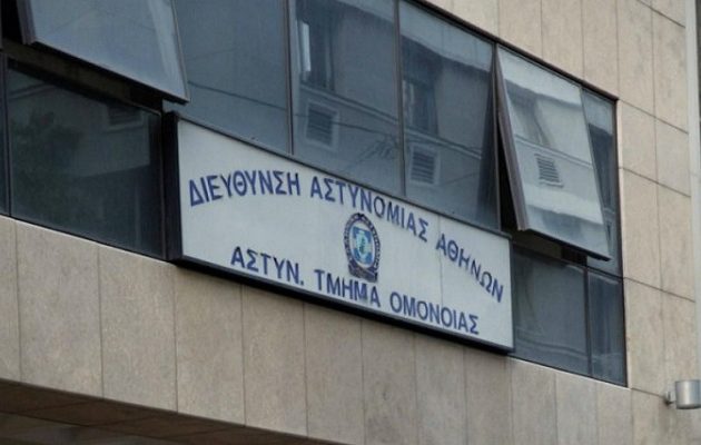 Θρίλερ: Νεκρή βρέθηκε 28χρονη στις τουαλέτες του αστυνομικού τμήματος Ομονοίας