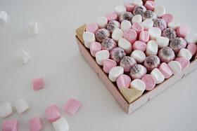 Centro de chuches en tonos rosa. Pink candy box DIY