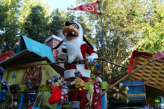 Santa Goofy Float Jingle Jangle Jungle Parade Disney's Animal Kingdom