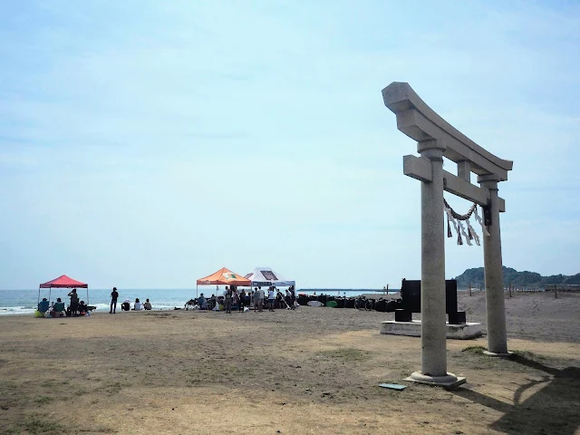 釣ヶ崎海岸（志田下ポイント）鳥居