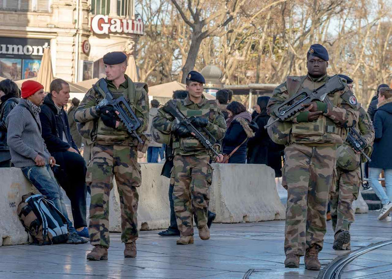 Para generais, ruas francesas estão se assemelhando às do Afeganistão