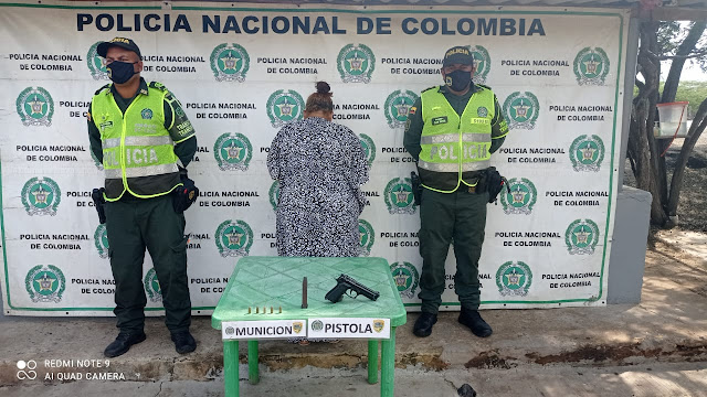 https://www.notasrosas.com/Detenida mujer por porte de arma de fuego, en la vía Riohacha - Paraguachón