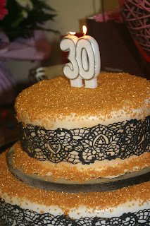 Fais Moi Un Gateau Piece Montee Paillettes Or Et Dentelle Noire Wedding Cake Black Lace Strass Gold