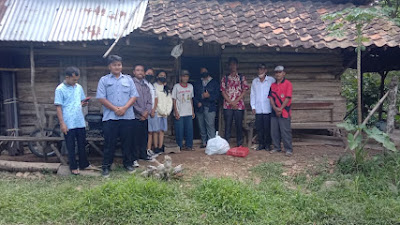 Setelah Viral di YouTube, Nenek Berusia 70 Tahun Ini Dapat Bantuan Dari Dewan Guru dan Murid SMA Bhakti Baradatu