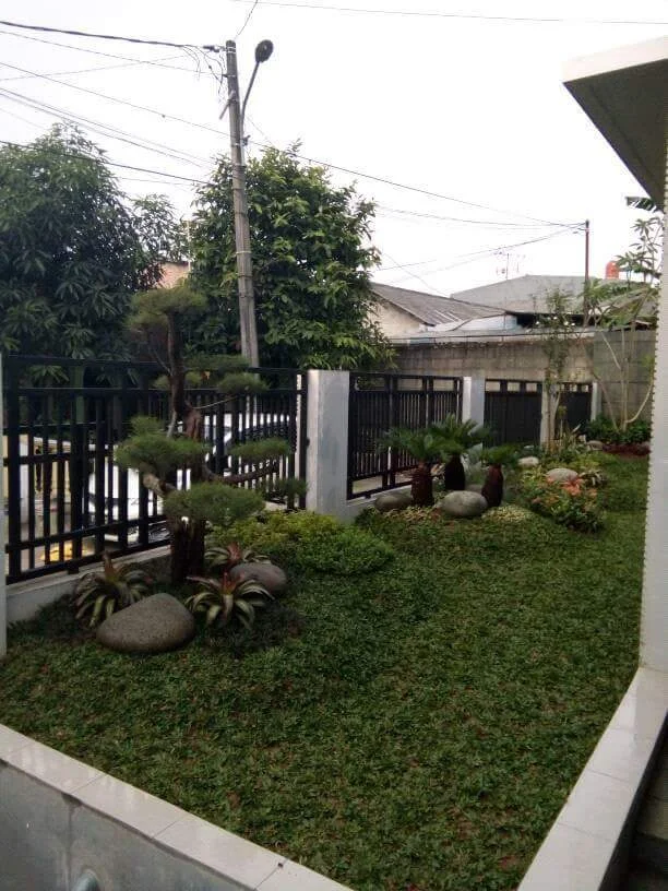 Ide membuat taman Kami Arafi alam sebagai Tukang Taman kediri yang memiliki skill dan berpengalaman, sehingga Anda tidak akan merasa kecewa memilih kami.  Taman klasik Taman yang satu ini sangat cocok untuk anda yang mempunyai hobi koleksi barang klasik, dari sana nantinya bisa di padukan dengan taman klasik. Ini akan jauh beda dengan taman minimalis, area taman jenis ini pada umumnya akan lebih luas dengan tanaman pohon di dalamnya seperti pohon palm, tidak hanya itu tapi ini juga bisa di tambahkan ornamen seperti batu, patung, relief 3D, tebing dan lain sebagainya yang berbau klasik.   Taman eropa  Secara keseluruhan taman eropa akan memiliki desain yang bisa dibilang cukup kompleks. Dalam penggunaan tanaman bunga dengan bermacam warna serta dipadukan dengan beberapa ornamen khas ala taman-taman di Eropa akan sangat pas di gunakan di tengah perkotaan seperti taman bermain, alun-alun kota dll.   Taman jepang Taman jepang merupakan sebuah taman yang dibangun dengan gaya tradisional negara Jepang. Prinsip dasar taman Jepang ialah bentuk miniaturisasi dari lansdcape atau pemandangan alam empat musim yang ada di Jepang. Elemen dasar seperti halnya batu-batuan  dan kolam dipakai untuk melambangkan lansdcape alam yang cukup berukuran besar.   TAMAN MEDITERANIA Taman yang satu ini biasanya akan berisi tanaman berkarakter keras serta menggunakan elemen batu-batu alam dan pasir sebagai unsur estetis. Selain itu mengenai tanaman bunganya biasanya taman jenis mediterania ini menggunakan bungan indah seperti:  AgaveYukka Nolina Sikas Bunga cendrawasih Crocot putih Crocot merah Crocot hijau  Tukang Taman kediri Tidak hanya itu saja, namun juga ada berbagai ornamen yang bisa di padukan dengan konsep taman mediterania, misalkan saja:  Pot klasik pot Patung Kolam dekorasi tebing Batu koral  Selain beberapa jenis tipe taman di atas, kami juga bisa mengerjakan tipe taman Bali, Taman kering dan beberapa gaya taman khas yang ada di dunia. Itu hanya sebagai gambaran, jika Anda memiliki desain sendiri, maka kami akan sesuaikan dengan apa yang Anda inginkan.  Layanan Tukang Taman di kediri yang Berpengalaman  Sebagai Tukang Taman terbaik, kami pastinya telah memiliki skill yang kompleks dalam dunia taman. Maka dari itu, kami juga menyediakan jasa,antaralain :  Renovasi taman  pembuatan kolam Pembuatan lantai carpot  pembuatan kolam tebing Dan banyak lagi yang kami kerjakan untuk mendekorasi hunian anda agar bisa indah.  Tukang Taman kediri Arafi alam melayani pembuat taman, juga jual tanaman di kediri jika Anda memiliki perlengkapan taman, kami Arafi alam sebagai Tukang Taman di sragen yang terpercaya menyediakan tanaman, seperti :  Jual tanaman hias Jual tanaman pelindung Jual tanaman peneduh Jual tanaman bonsai Jual pohon bambu kuning Jual pohon bambu jepang Jual pupuk tanaman Jual biji benih rumput Jual jual batu alam Jual jual lampu taman.  Arafi alam Sebagai Tukang Taman kediri yang Berpengalaman , kami selalu konsisten atas apa yang kami kerjakan. Dan jika Anda bertanya apa alasannya mengapa harus memilih kami, maka jawabannya ada beberapa pertimbangan yang sangat luar biasa di bawah ini!  Kepuasan anda sebagai pelanggan adalah motto utama kami, Kami selalu berkomitmen dengan client sesuai kesepakatan Kami akan bekerja dengan semaksimal mungkin untuk membuat Anda sebagai client puas Kami akan selalu bekerja dengan cepat dan tepat sesuai kesepakatan yang di setujui bersama Kami akan selalu meningkatkan mutu kami dalam menyediakan jasa Tukang Taman terbaik. Kami akan selalu jujur dalam perjanjian pada client yang telah memilih kami Kami juga tidak hanya menyediakan jasa Tukang Taman, kami juga mengerjakan berbagai karya seni tingkat tinggi.  Dengan beberapa kelebihan kami Arafi alam sebagai Tukang Taman kediri, tentu Anda akan merasa bahwa kami adalah yang terbaik. Jika Anda masih saja tidak yakin, maka silahkan lakukan konsultasi dulu pada kami.  Anda bisa menghubungi kami kapan saja melalui kontak yang telah di sipakan. Anda bisa menghubungi kami via email atau nomer wasapp  yang tertera.