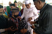 Yayasan Baitul Nurul Yatamaa Berikan Santunan di Masjid Nurul Jamaal