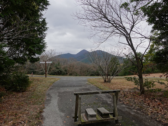 むきばんだ史跡公園　首長の墓から登り木の実の森の手前の枝道