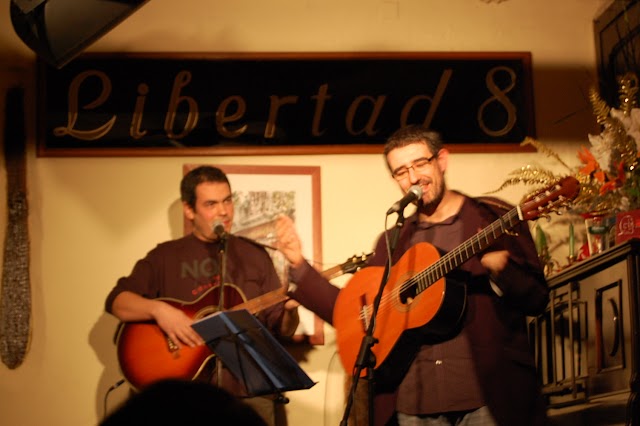 UNA TARDE DE POETAS Y CANTAUTORES