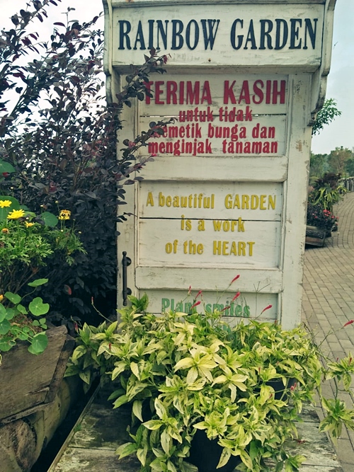Aul Howler  Blogger Padang: Indahnya Taman Penuh Bunga 