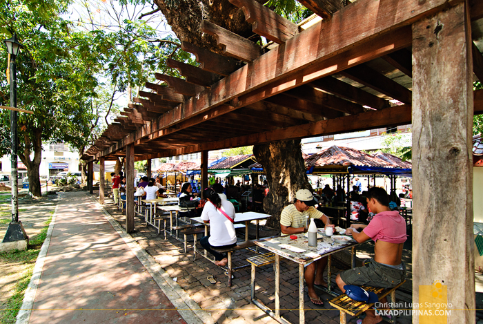 Vigan Empanadahan at Plaza Burgos