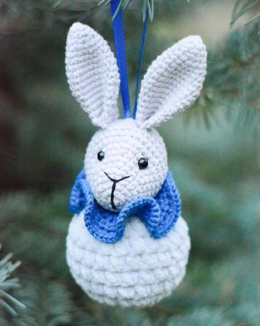 Christmas rabbit ornament amigurumi