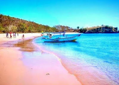 Pantai Tangsi (Pantai Pink Lombok Timur)