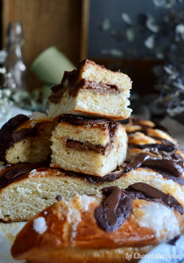 coca-de-san-juan-rellena-de-chocolate