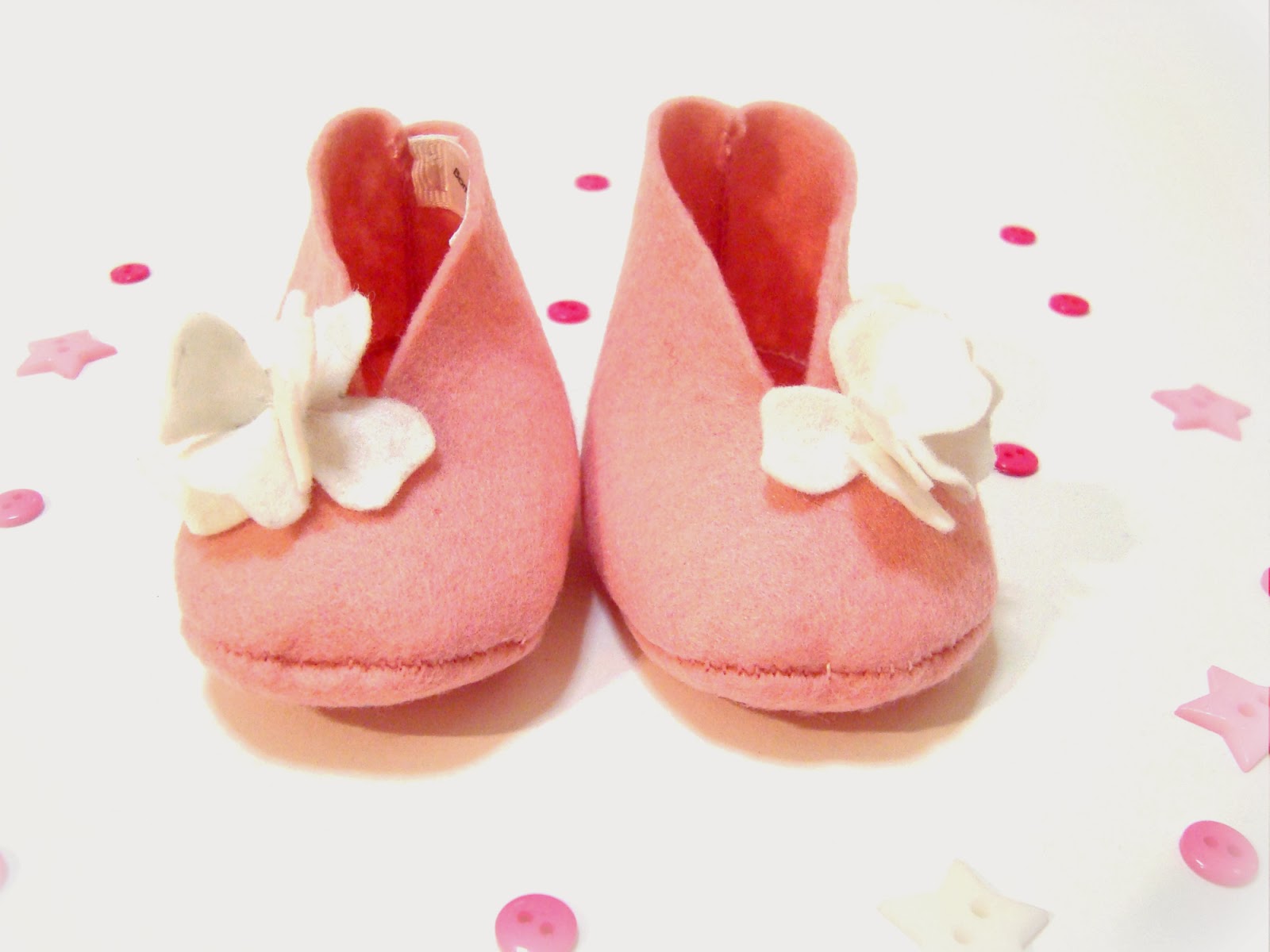 http://bonitoservico-bs.blogspot.pt/2013/09/mini-sapatinhos-mini-shoes.html