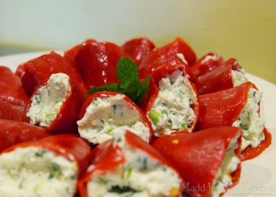 Peppers stuffed with goat cheese 