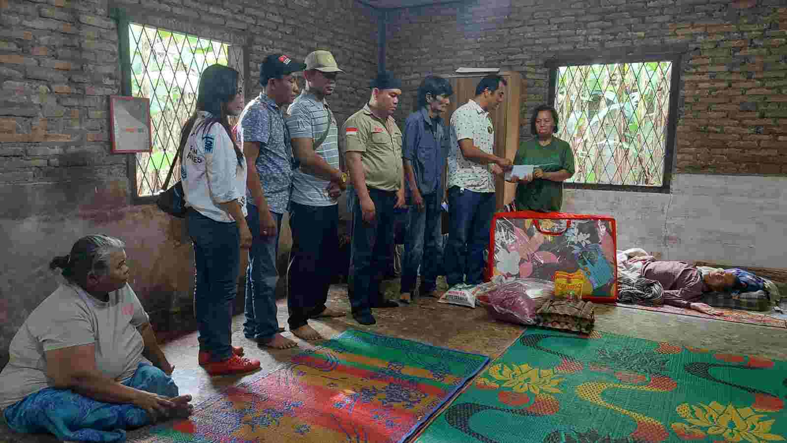 Forwaka Adhyaksa Sumut Kunjungi Pasutri yang Lumpuh dan Kesulitan Ekonomi di Medan Tuntungan