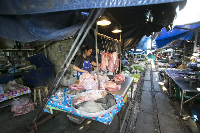 Mercato del treno di Mae Klong