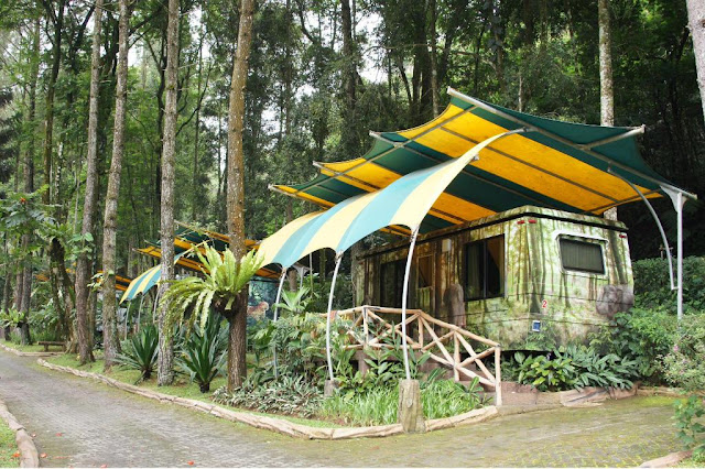 Caravan Taman Safari Lodge
