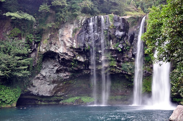  Cheonjiyeon Waterfall, Jeju