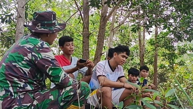 Babinsa Kurnia Irwan Gandeng Pemuda Karang Taruna Pian Padang Sosialisasikan Bahaya Karhutla