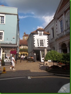 100_4261 Windsor's Crooked House 100_4261 Windsor's Crooked House