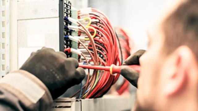 Major components and attributes of Electrician trade schools 