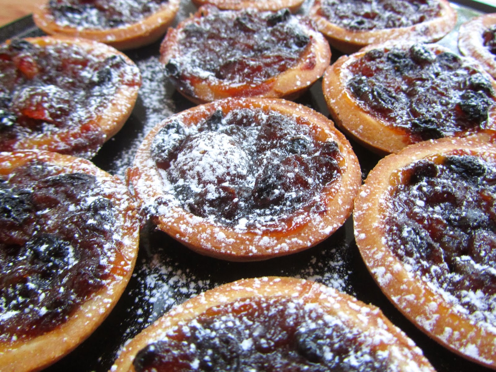 Sweet mince pies with Mary Berry's pastry