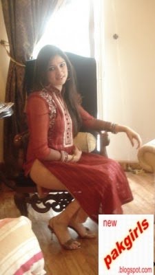 hot pakistani Girls in Shirt Shalwar