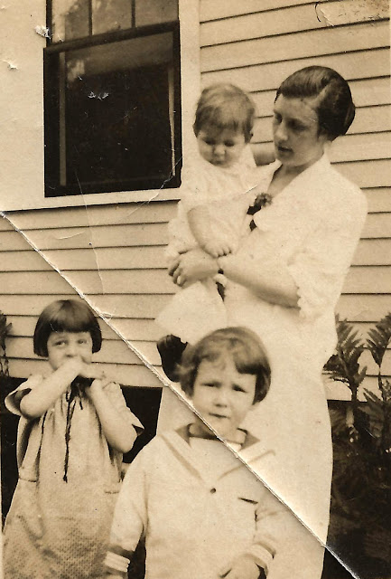 Catherine, Charles, David Wright and Florence Smith, 1924