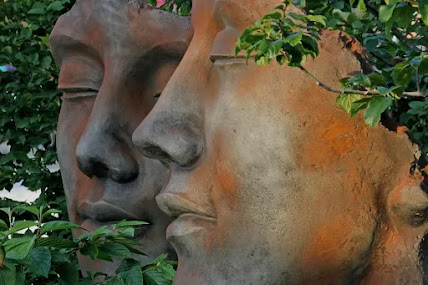 Garten Statue Gesichter