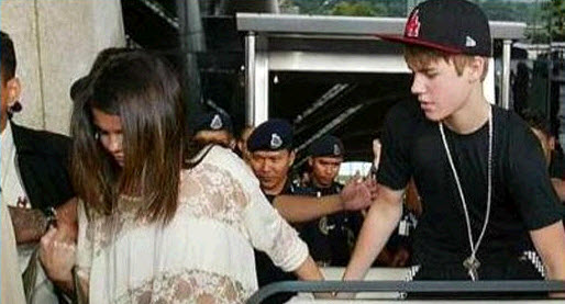 selena gomez and justin bieber in kl. Justin Bieber Shouts quot;Hello