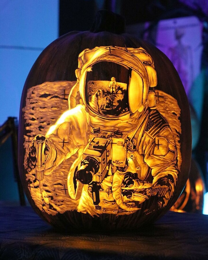 02-Astronaut-on-the-Moon-Pumpkin-Drawing-Joey-Edwards-www-designstack-co