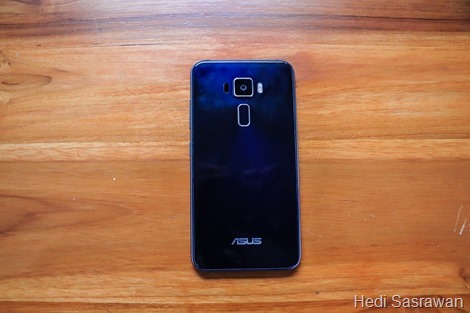  Kali ini saya mengulas ponsel kesayangan saya Asus Zenfone  Review Asus Zenfone 3 Indonesia! (setelah 1 Tahun Pemakaian)