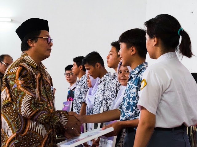Kemendikbud Bagikan Dana Program Indonesia Pintar di Kabupaten Bandung