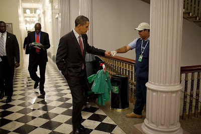 Fist-Bumping Obama Seen On www.coolpicturegallery.us