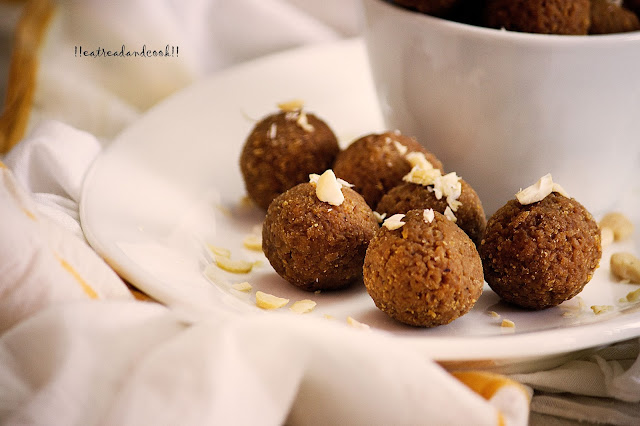 how to make Gur Diye Narkel Naru / Bengali Coconut Laddu with Jaggery recipe and preparation 