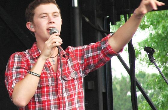 Scotty McCreery ja gravou cinco musicas de seu CD