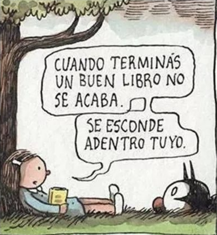 Niña con un libro y un gato sobre la hierba