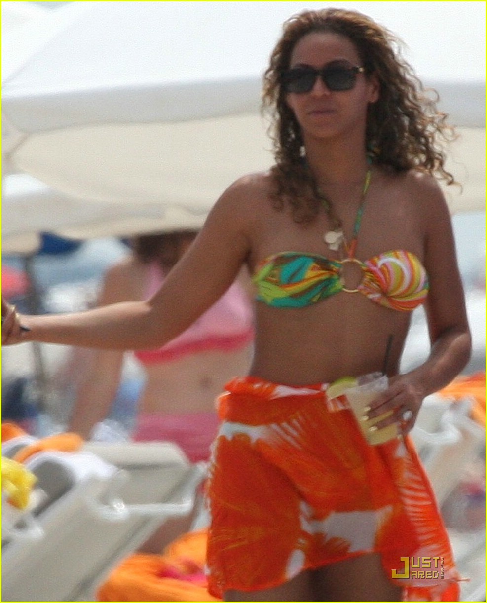 [beyonce-bermuda-bikini-01.jpg]