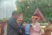 Ribuan kekuarga, saksikan pernikahan putra putri nya, cukup bahagia, diberkati Bp Praeses Distrik Toba Julson PASARIBU, Sth
