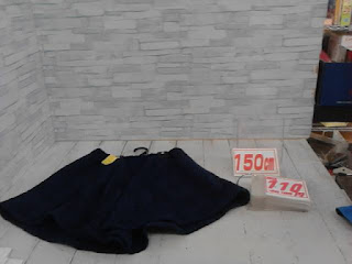中古品　子供服　１５０㎝　ブラック　スカート　１１０円