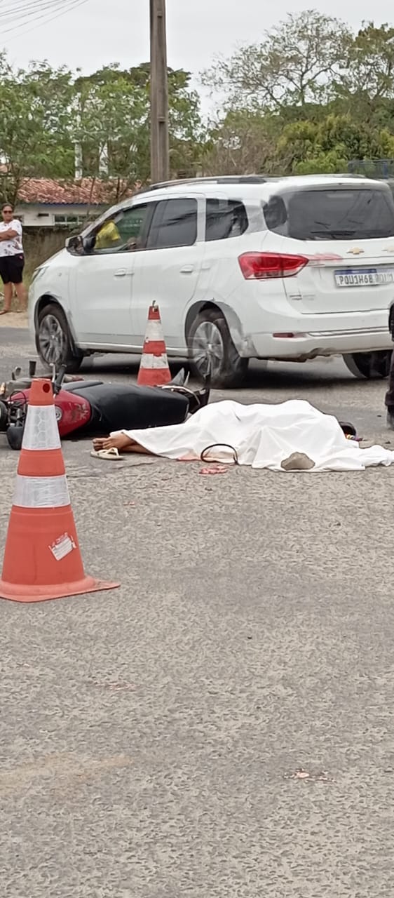 Motociclista morre após ser atingido por caminhão em Porto Seguro