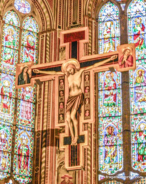 Crucifixo medieval na Basílica de Santa Croce em Florença