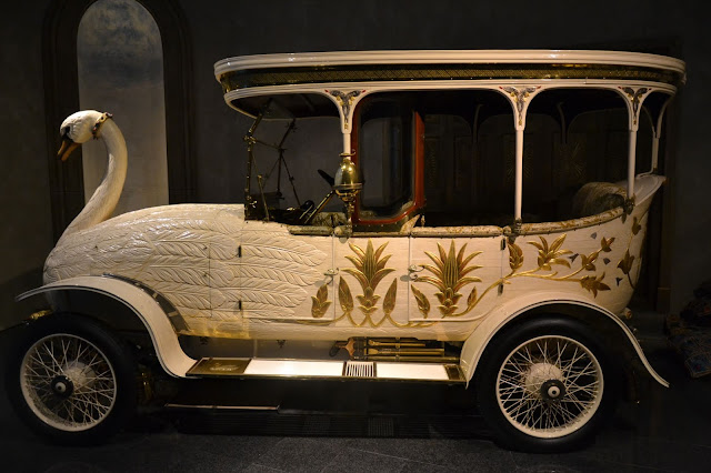 Louwman Muzeum w Hadze - samochodowy zawrót głowy