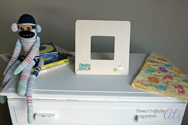 Quick and easy photo frame in baby's room