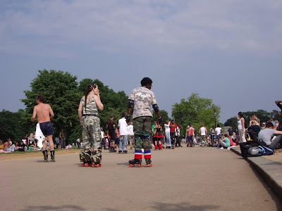 Gente patinando en Hyde Park